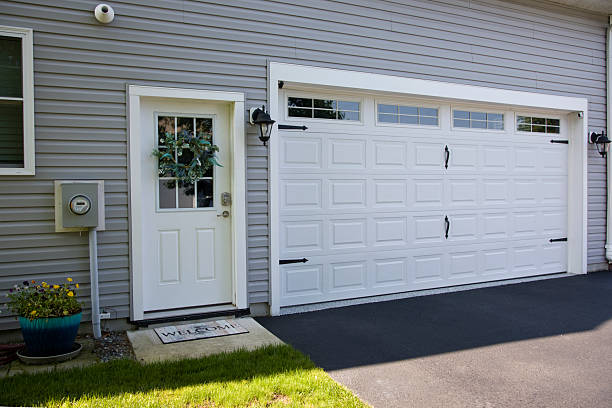 24/7 Emergency Garage Door Panel Replacement experts in North Fair Oaks, CA